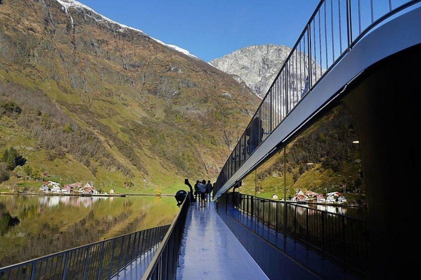 Small Group Nærøyfjord Cruise, Vikings and Flåm Railway Day Tour 2