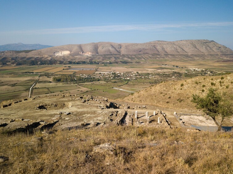 Archeology and religion in one tour- Finiq and Mesopotam