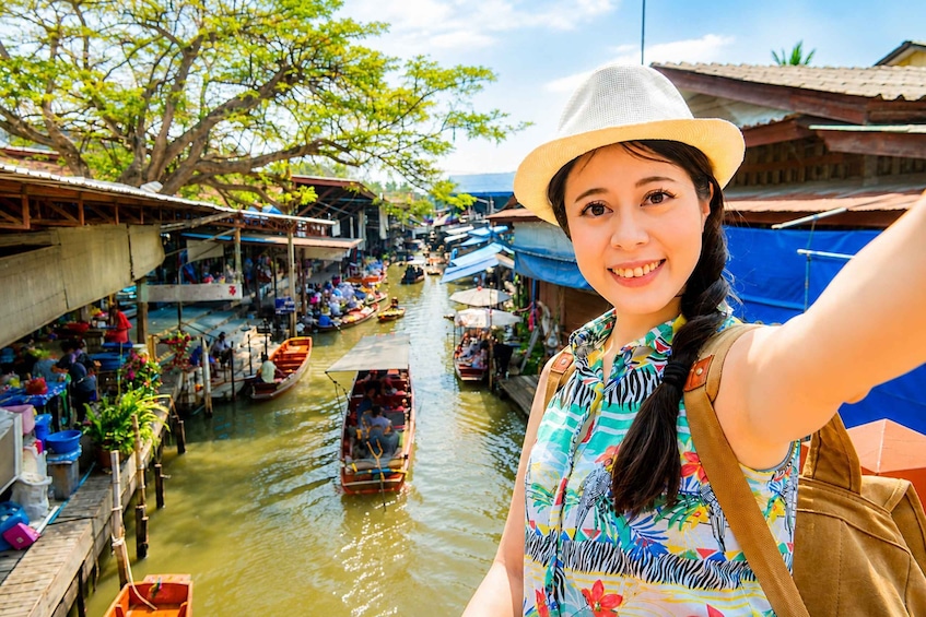 Bangkok: Floating Market Boat & Maeklong Railway Market Tour 1