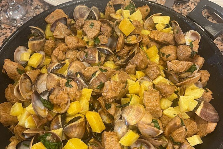 A pan with clams, chicken, and pineapple chunks. 2