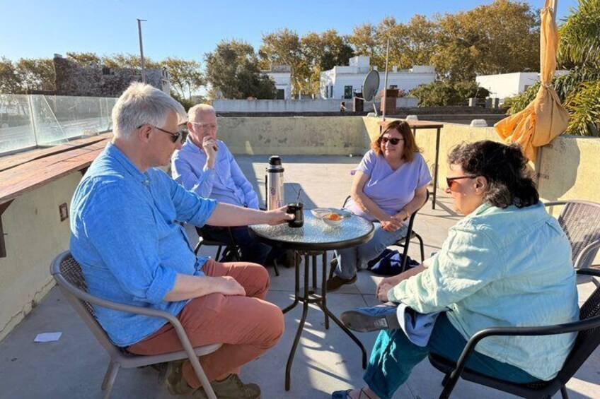 Authentic Colony on Walking Tour of Its Historic Quarter 2