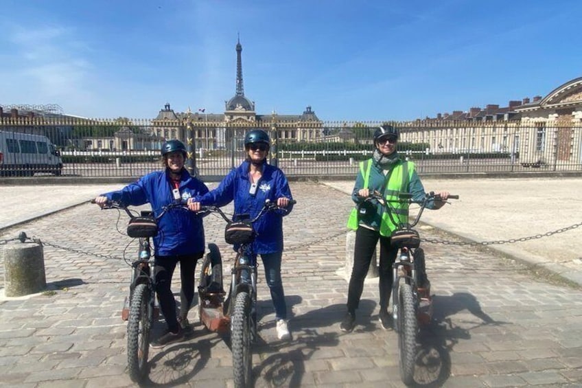 Guided tour of Paris by electric scooter. A fun and unique ride 3