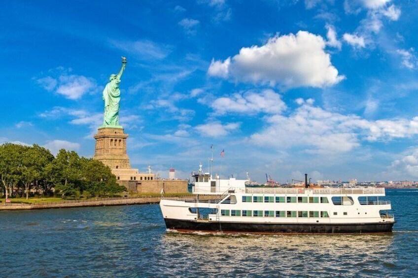 Statue of Liberty & Liberty Island Guided Tour with Ferry Tickets 4