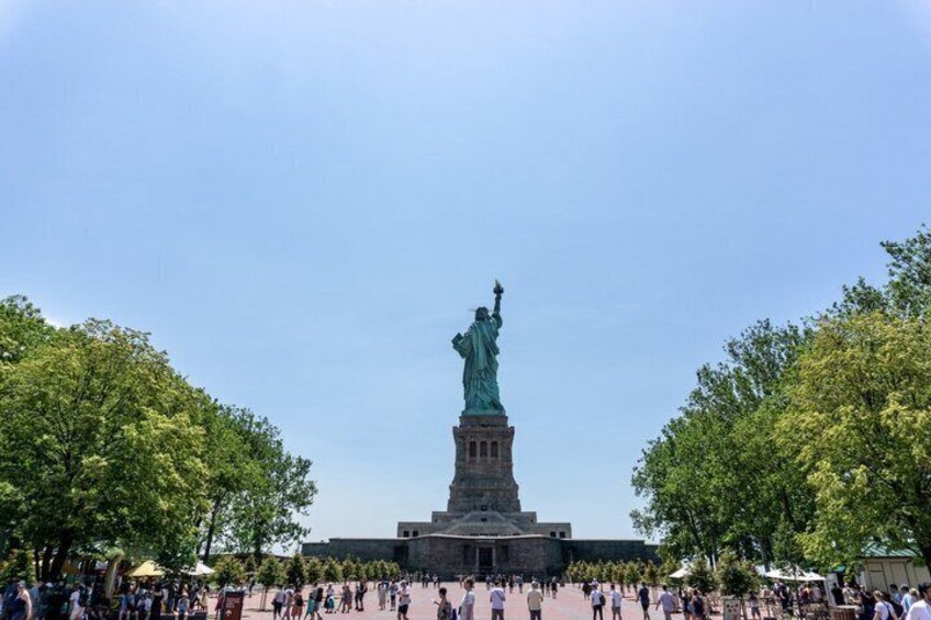 Statue of Liberty & Liberty Island Guided Tour with Ferry Tickets 3