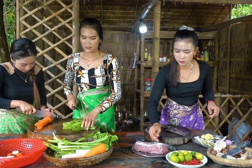 Yangshuo Cooking Class with Local Market Experience 2