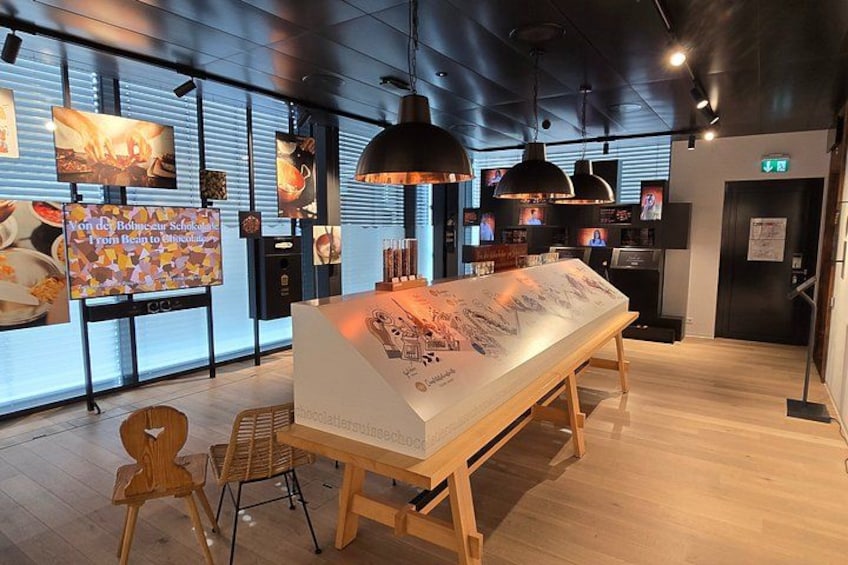 Exclusive Chocolate Factory Tour with Tasting and Decoration 4