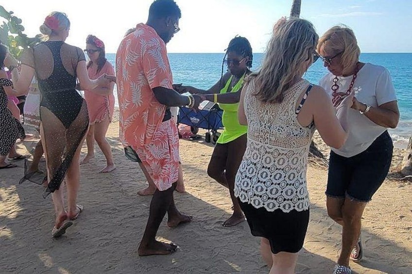 Sunset Salsa Beach Class in San Juan 3