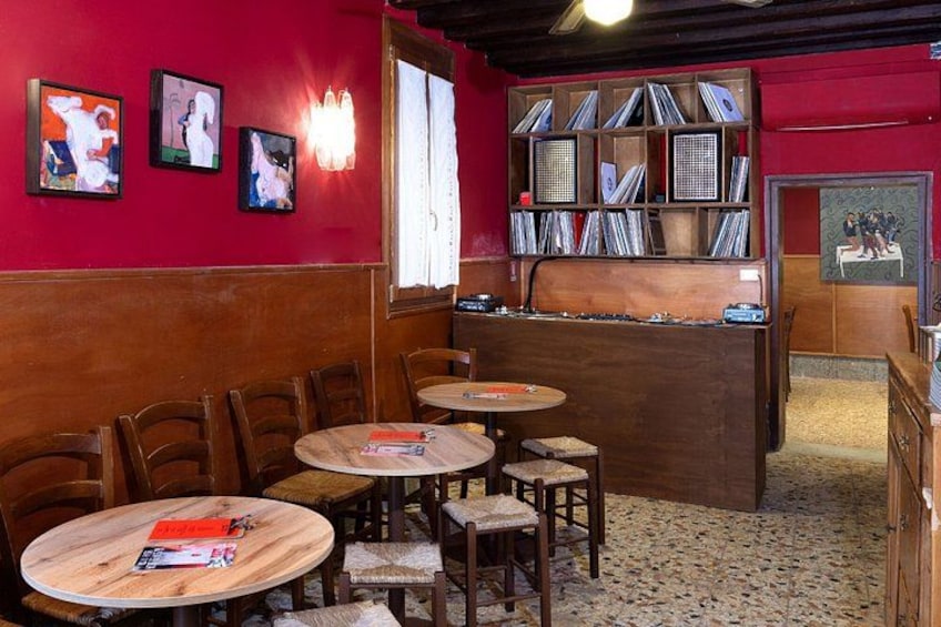 Luxury Natural Wine Tasting with Cicchetti Tapas in Venice 4