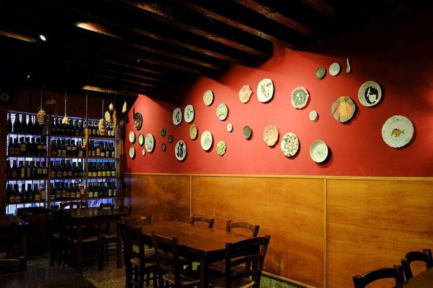 Luxury Natural Wine Tasting with Cicchetti Tapas in Venice 1