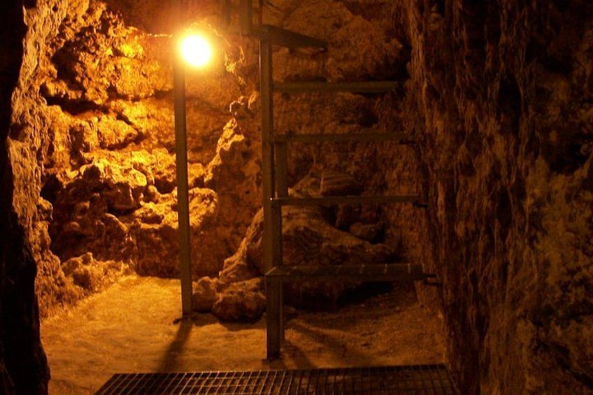 Lecce and Underground Walking Tour: with Tasting 1
