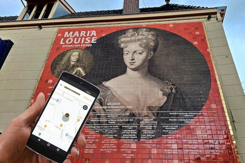 A mural of Maria Louise with a smartphone displaying a map. 1