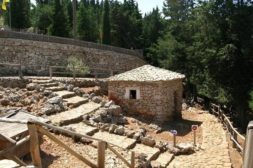 Zante Highlights Bus and Cruise Tour to Shipwreck and Blue Caves 4