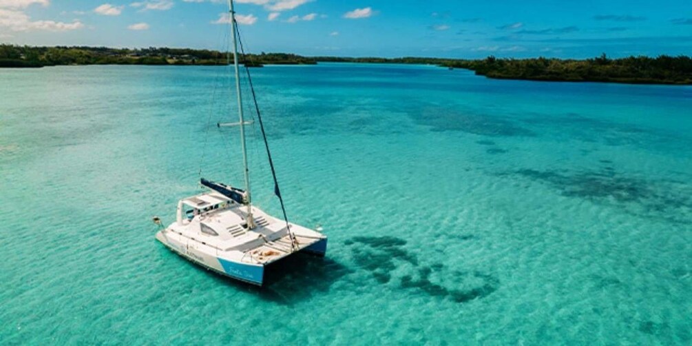 Enjoy a relaxing day on Catamaran at Ile aux Cerfs 1