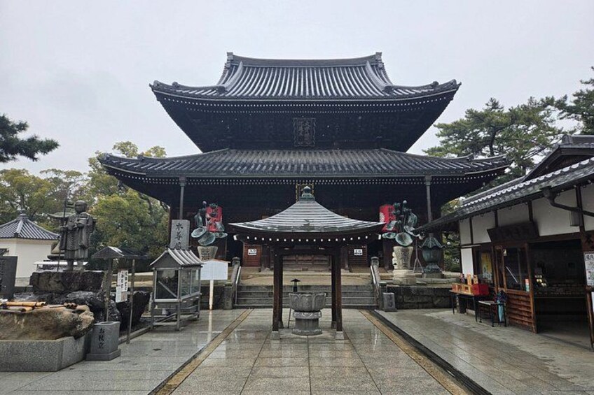 A traditional Japanese building with a large, curved roof and a central pavilion. 5