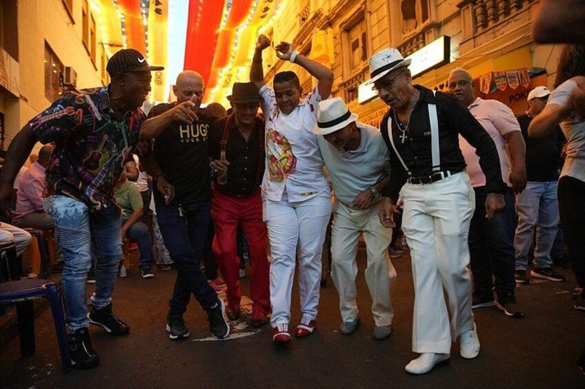 Cali night party on the street and party bus 4