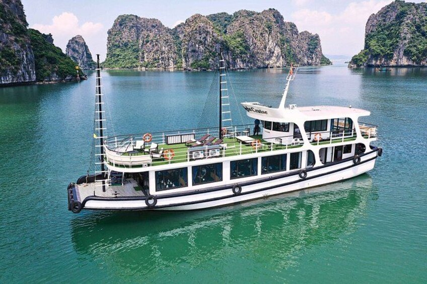 Ha Long : Private 4-Hour Halong Bay Cruise Experience 1