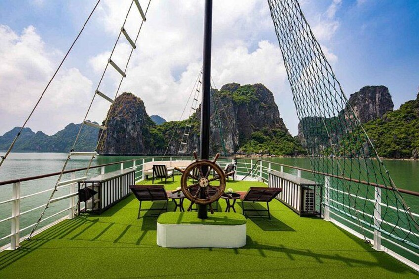 Ha Long : Private 4-Hour Halong Bay Cruise Experience 5