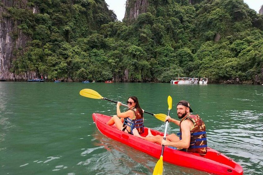 Ha Long : Private 4-Hour Halong Bay Cruise Experience 3
