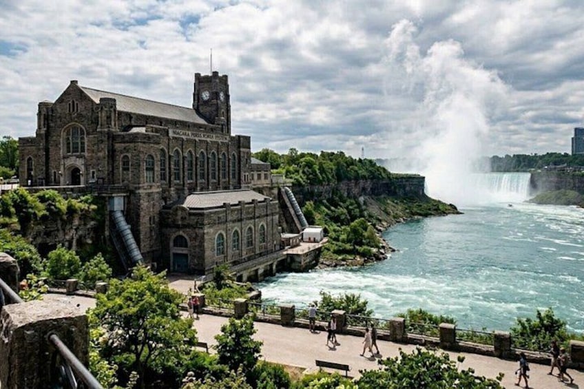 Discover Niagara Falls: A Self-Guided Tour 4