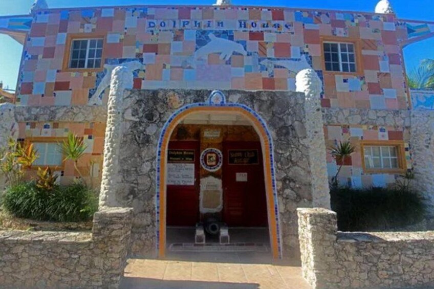 A building with a mosaic facade and an arched entrance. 2