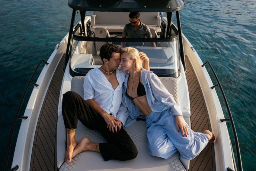 Private Premium Motor Yacht Experience to Dia Island 5