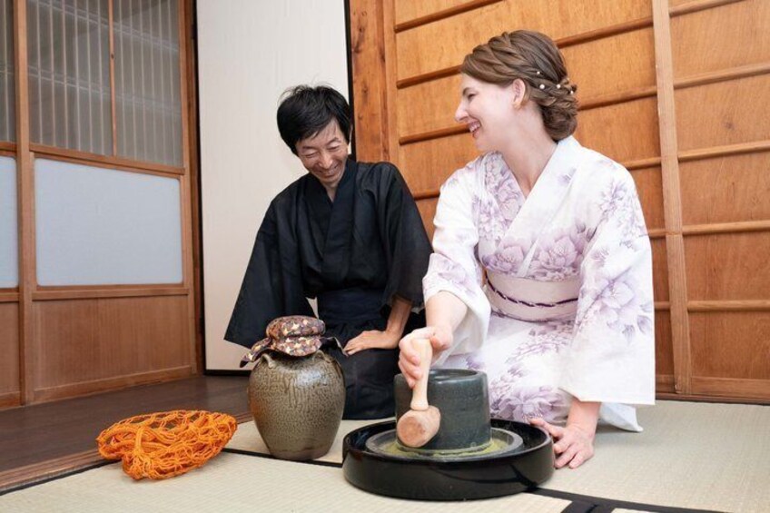 Kyo-Machiya Tea Room & Ikebana Experience near Fushimi Inari 1
