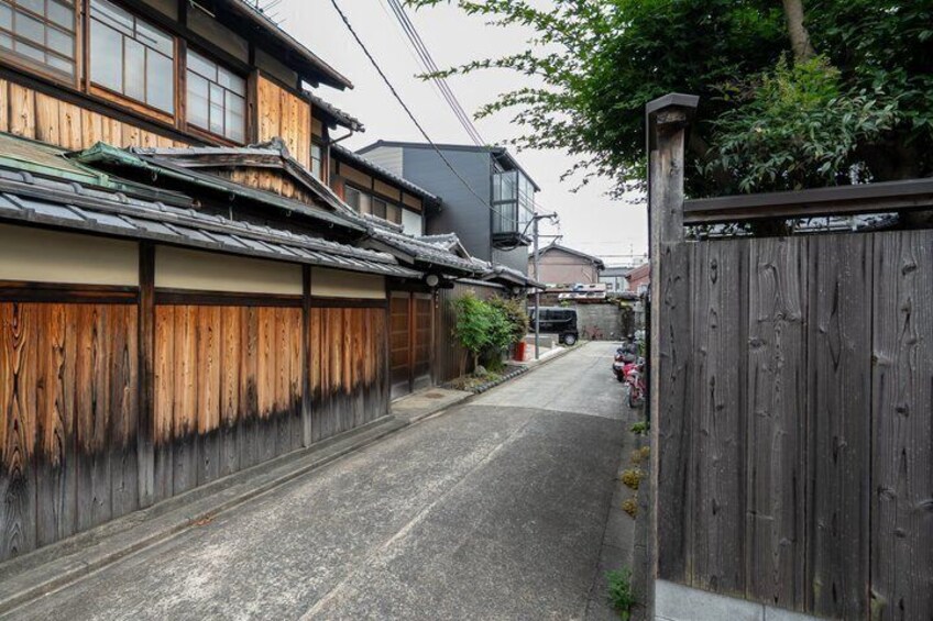 Kyo-Machiya Tea Room & Ikebana Experience near Fushimi Inari 2