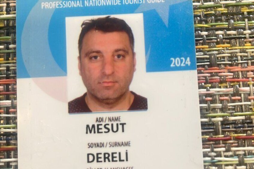 Tessera professionale da guida turistica nazionale, con fotografia, nome e cognome. 3