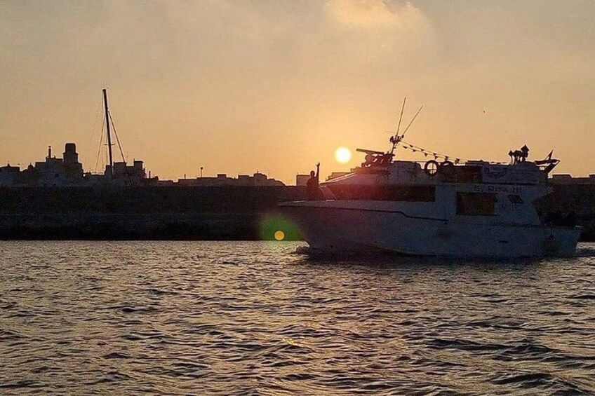 Sunset Boat Tour : Swim stop & Aperitif 1