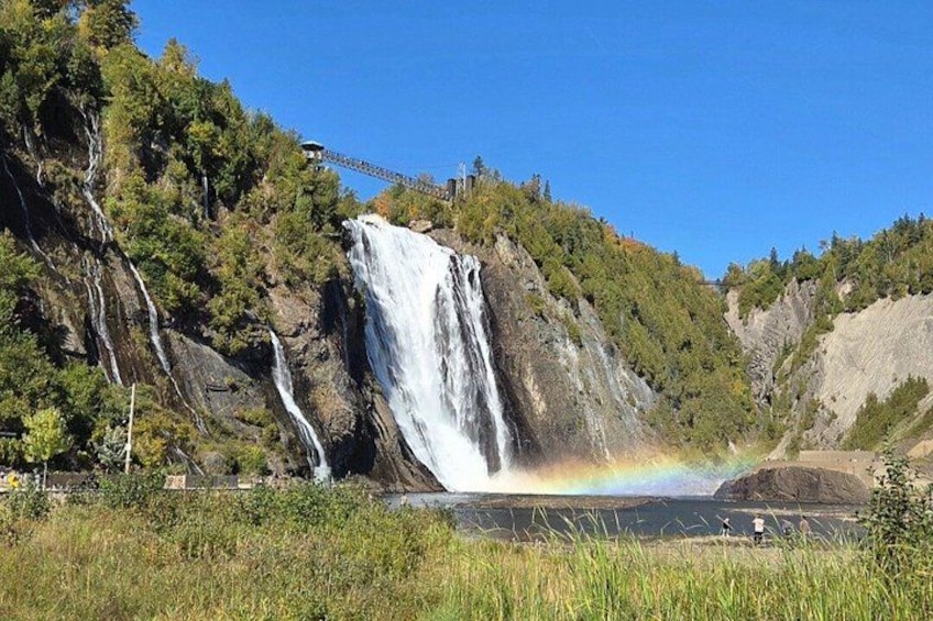 Private tour of the Montmorency Falls of 2h e-SUV 7 places 1