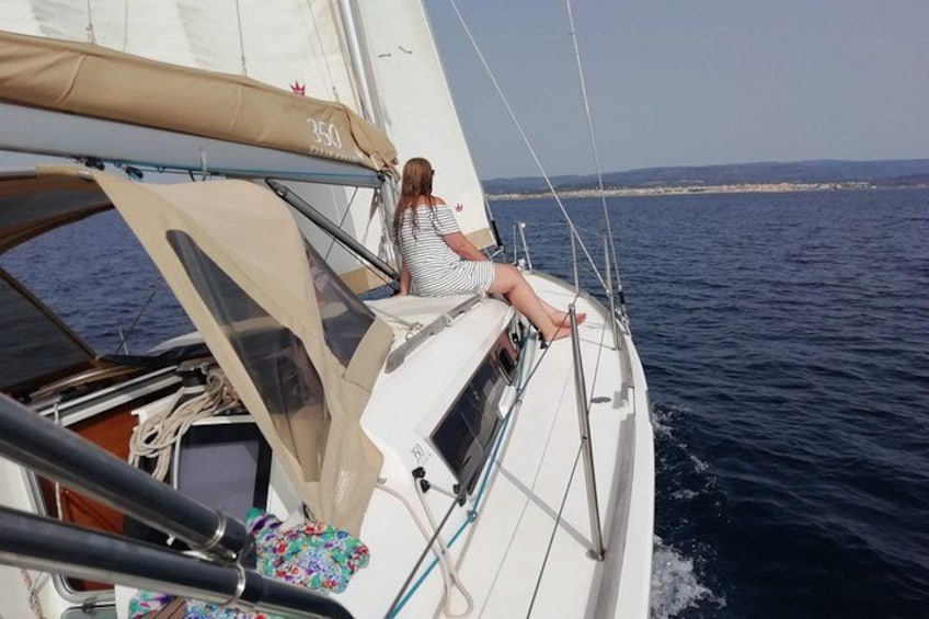 It's important to sail using sails 3