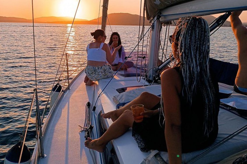 Sunset aperitif on a sailing boat in Alghero 5