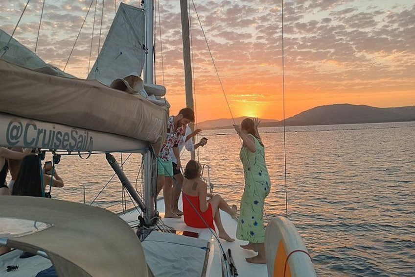 Sunset aperitif on a sailing boat in Alghero 2