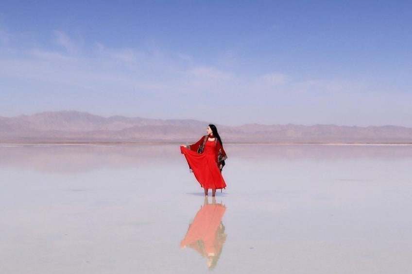 Capture unforgettable moments in the middle of the magical Salt Lake. 1