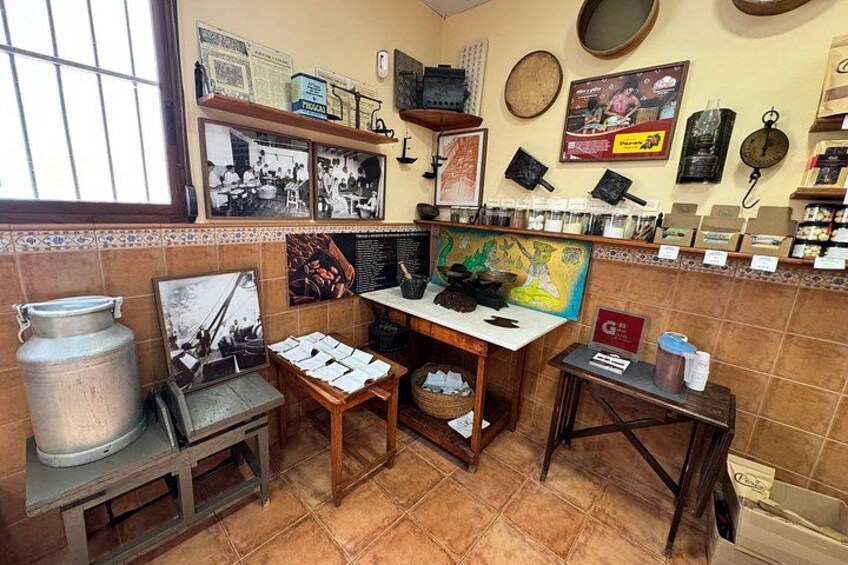 Visit 2 Chocolate factories and village of colorines, Villajoyosa 3
