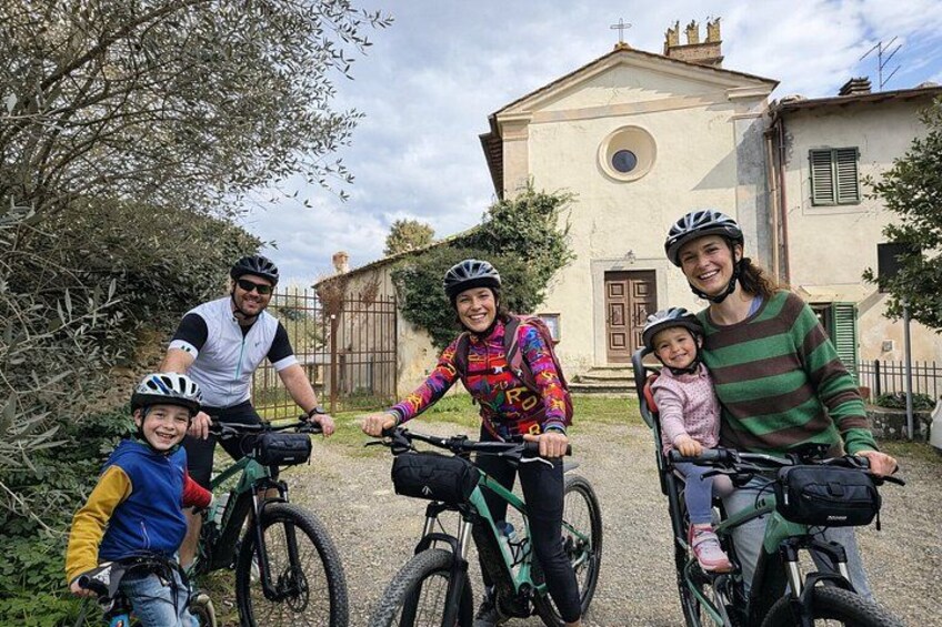 Riverside Tuscan Guided Family E-Bike Ride 1