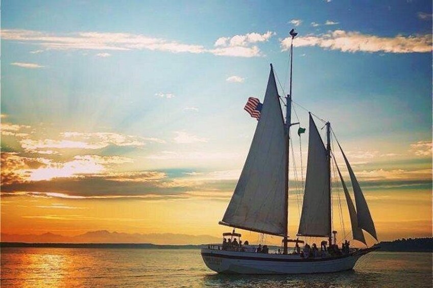 Join us for a two-hour sunset sailing tour from Seattle's Waterfront! See the city skyline and majestic mountain views on one of our public boat rides. 4