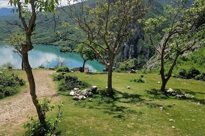 Day Trip to Bovilla Lake and Gamti Mountain Hike 4