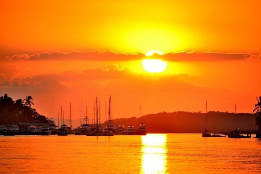 Sunset sailing on a classic sailboat in Jaco and Herradura 1