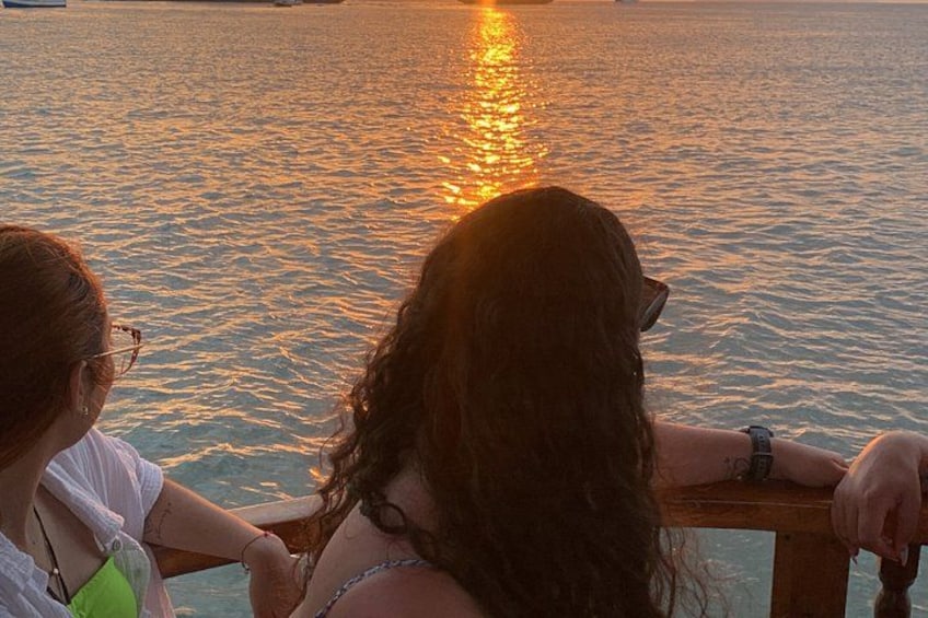 Sunset sailing on a classic sailboat in Jaco and Herradura 5