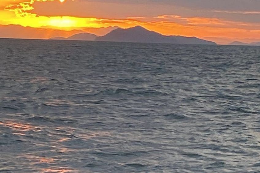 Sunset sailing on a classic sailboat in Jaco and Herradura 2