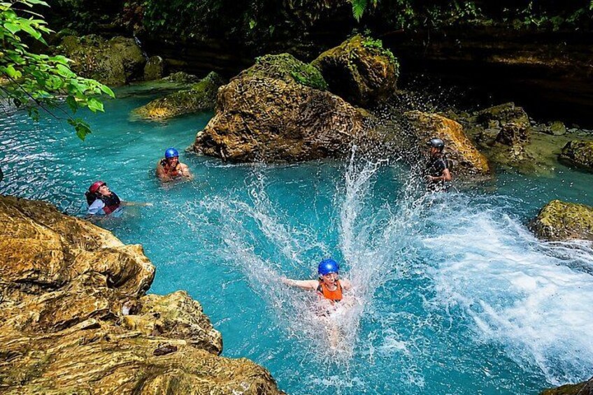 Cebu Kawasan Falls Canyoneering with Zipline and Lunch 4
