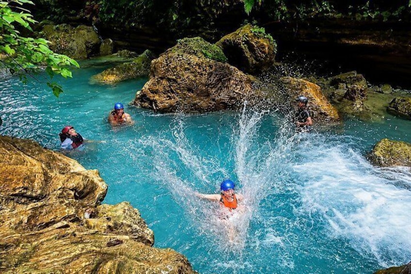 Cebu Kawasan Falls Canyoneering with Zipline and Lunch 4