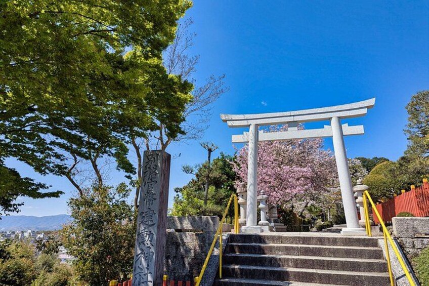 Kyoto Nishijin Afternoon Walk: Culture, Shrine Views & Local Eats 5
