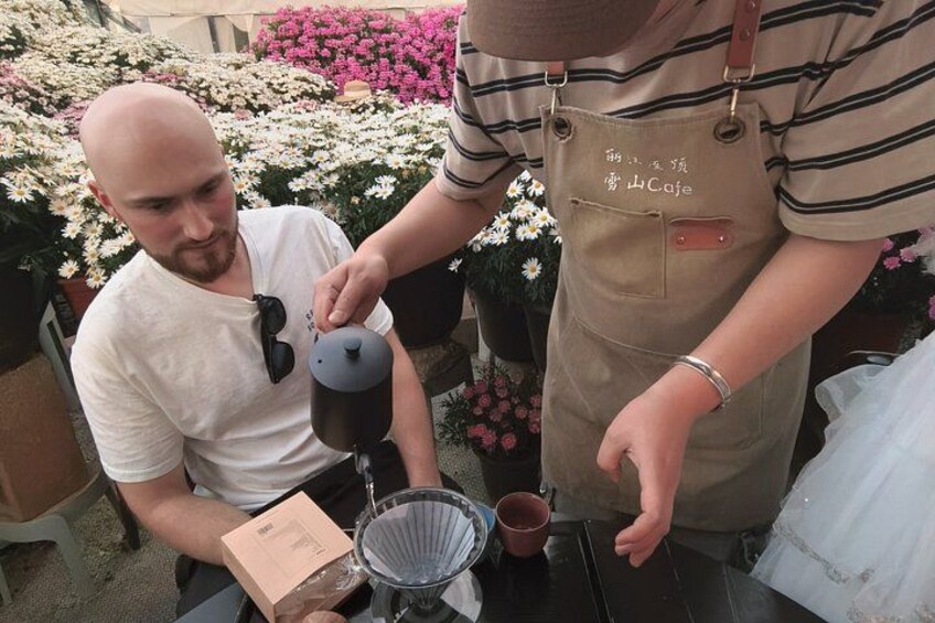 Lijiang Tibet Milk Tea & Homecooking Class with a Market Tour 4