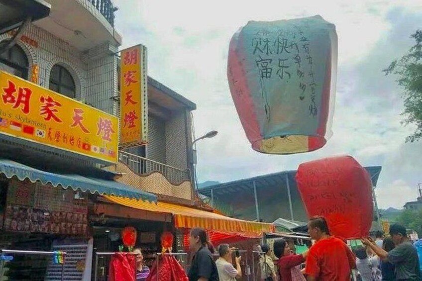 Sky Lantern Prayer Experience at Shifen Old Street 1