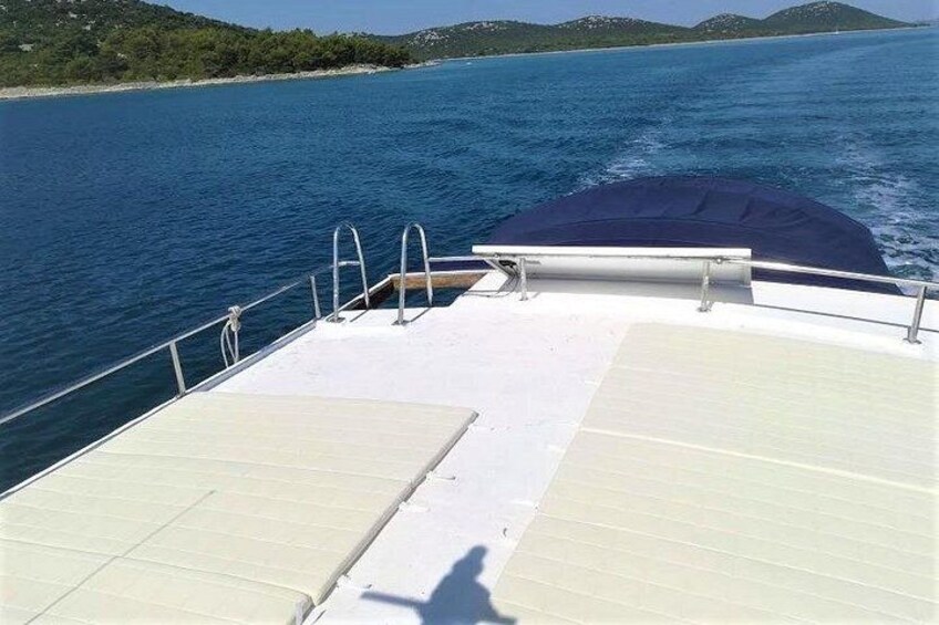 Top of the boat has cushions for relaxation and tanning 5