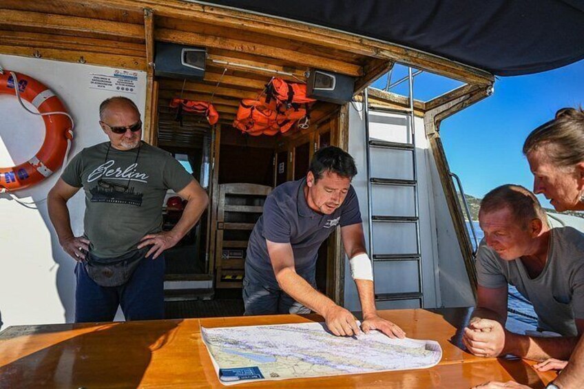 Tour info aboard in EN/DE, professional crew 2