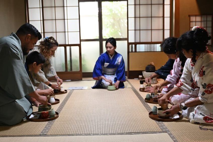 Kyoto: Kimono, Tea Ceremony with Japanese Garden and Studio 5