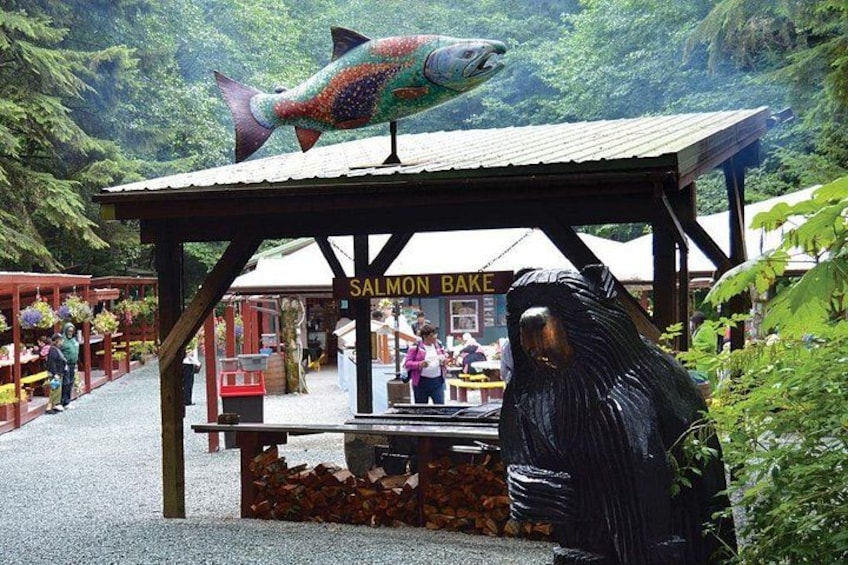 Mendenhall Lake Kayak and Salmon Bake Adventure 3